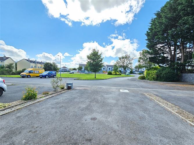 92 The Hawthorns, Limerick Road, Ennis, Co. Clare