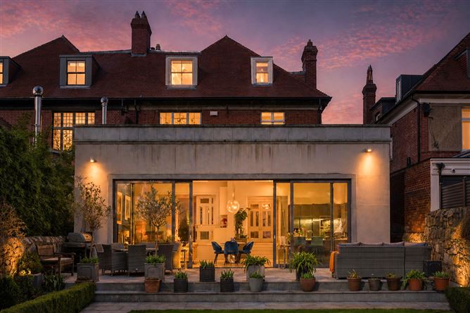 https://photos-a.propertyimages.ie/media/7/1/0/4912017/f7b95620-9a6a-44bf-97a6-35506d543dd8_l.jpg