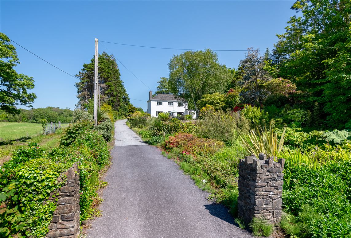 Woodside House, Sound Road, Kenmare, County Kerry, V93 X2R8 Woodside House, Sound Road, Kenmare, County Kerry, V93 X2R8