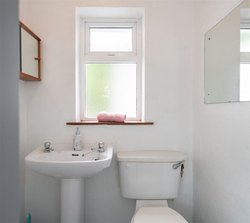 Woodside House, Sound Road, Kenmare, County Kerry, V93 X2R8 Woodside House, Sound Road, Kenmare, County Kerry, V93 X2R8