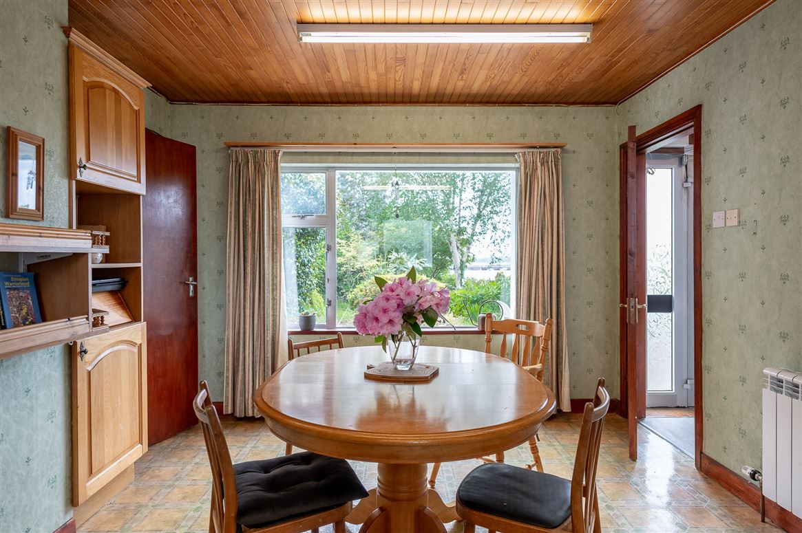 Woodside House, Sound Road, Kenmare, County Kerry, V93 X2R8 Woodside House, Sound Road, Kenmare, County Kerry, V93 X2R8