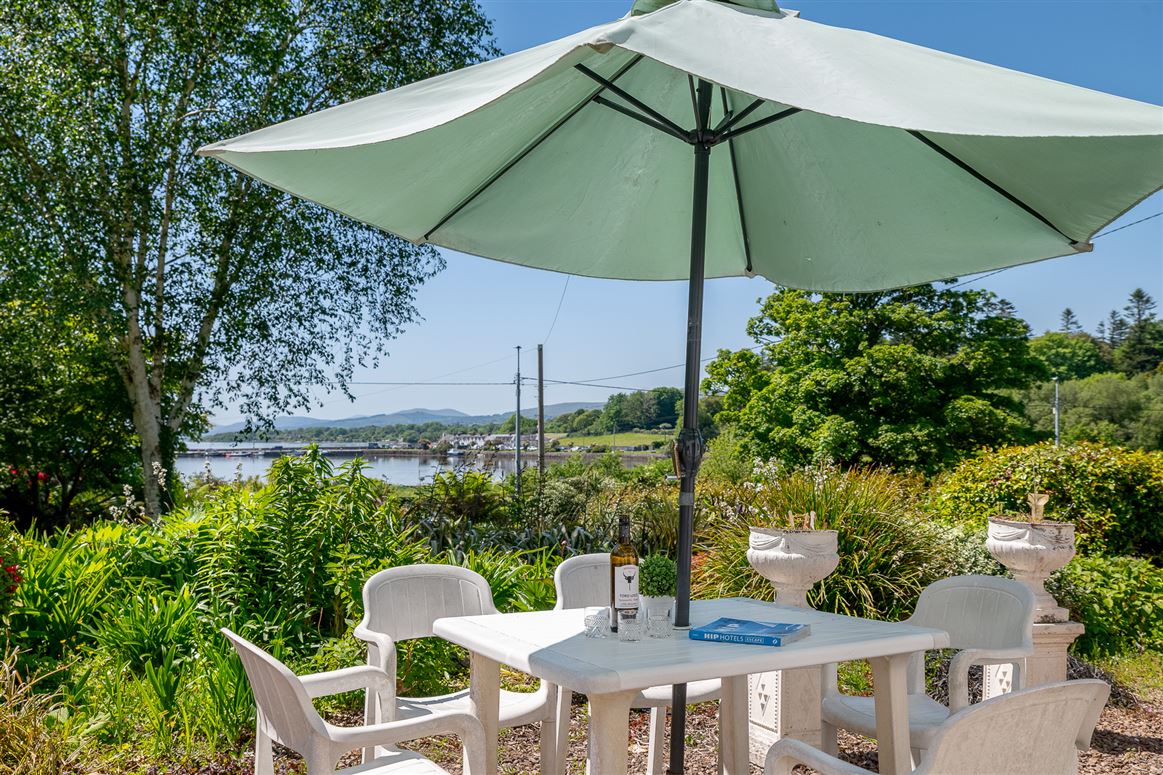Woodside House, Sound Road, Kenmare, County Kerry, V93 X2R8 Woodside House, Sound Road, Kenmare, County Kerry, V93 X2R8