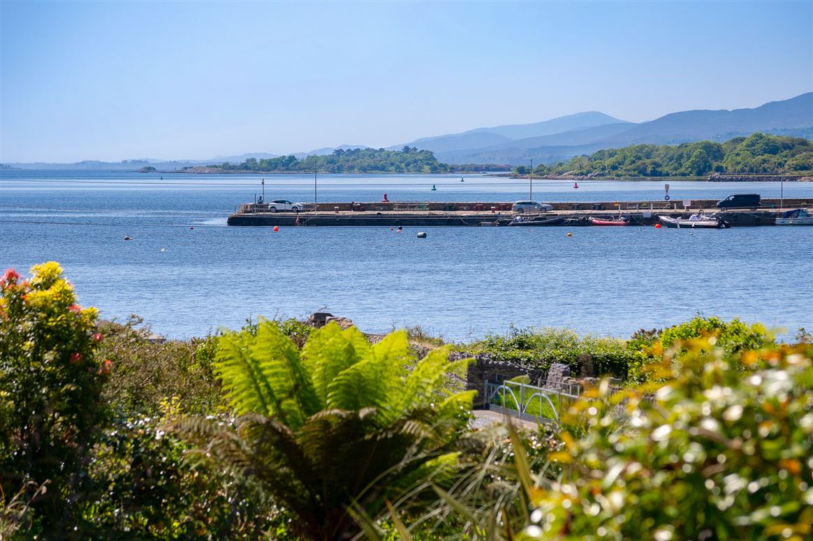 Woodside House, Sound Road, Kenmare, County Kerry, V93 X2R8 Woodside House, Sound Road, Kenmare, County Kerry, V93 X2R8