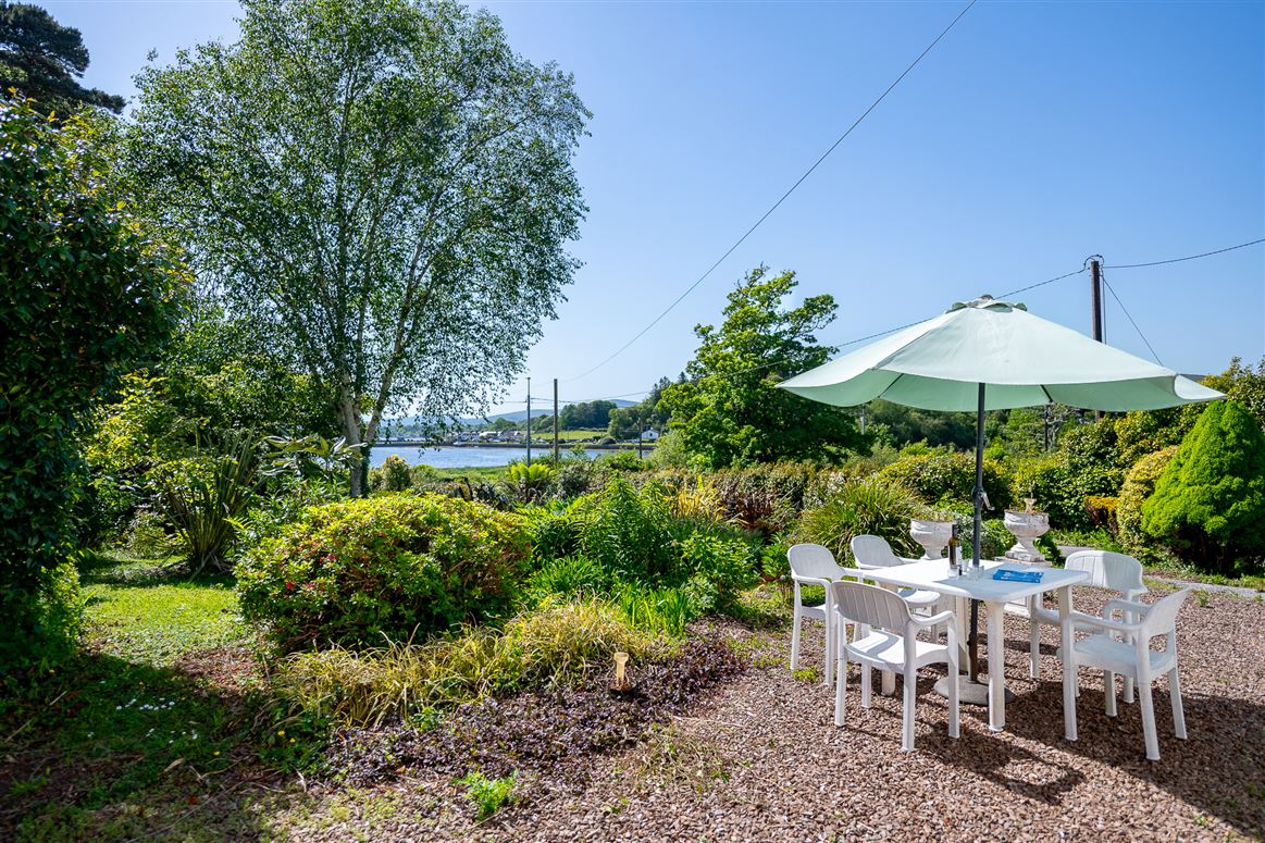 Woodside House, Sound Road, Kenmare, County Kerry, V93 X2R8 Woodside House, Sound Road, Kenmare, County Kerry, V93 X2R8