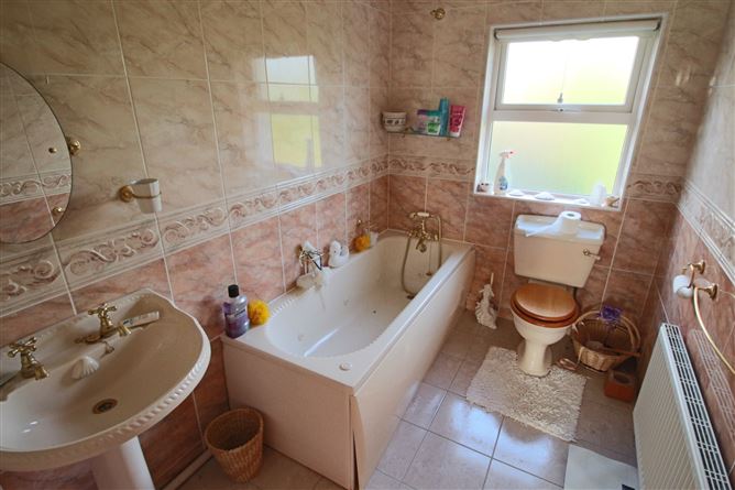 Roslei House, Tullylannan, Leitrim Village, Co. Leitrim
