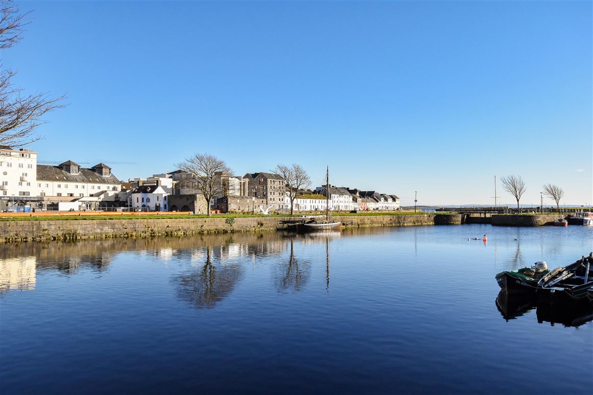 15 Cuirt Eanna, The Long Walk, Galway City