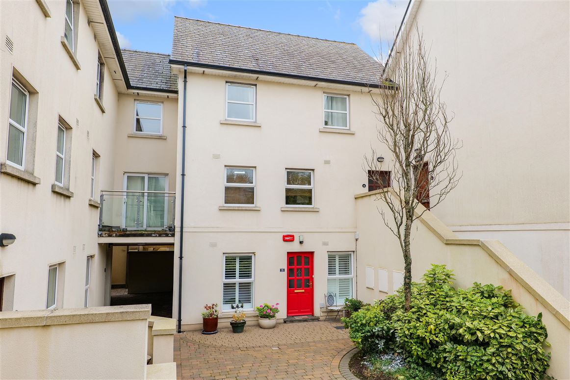 15 Cuirt Eanna, The Long Walk, Galway City