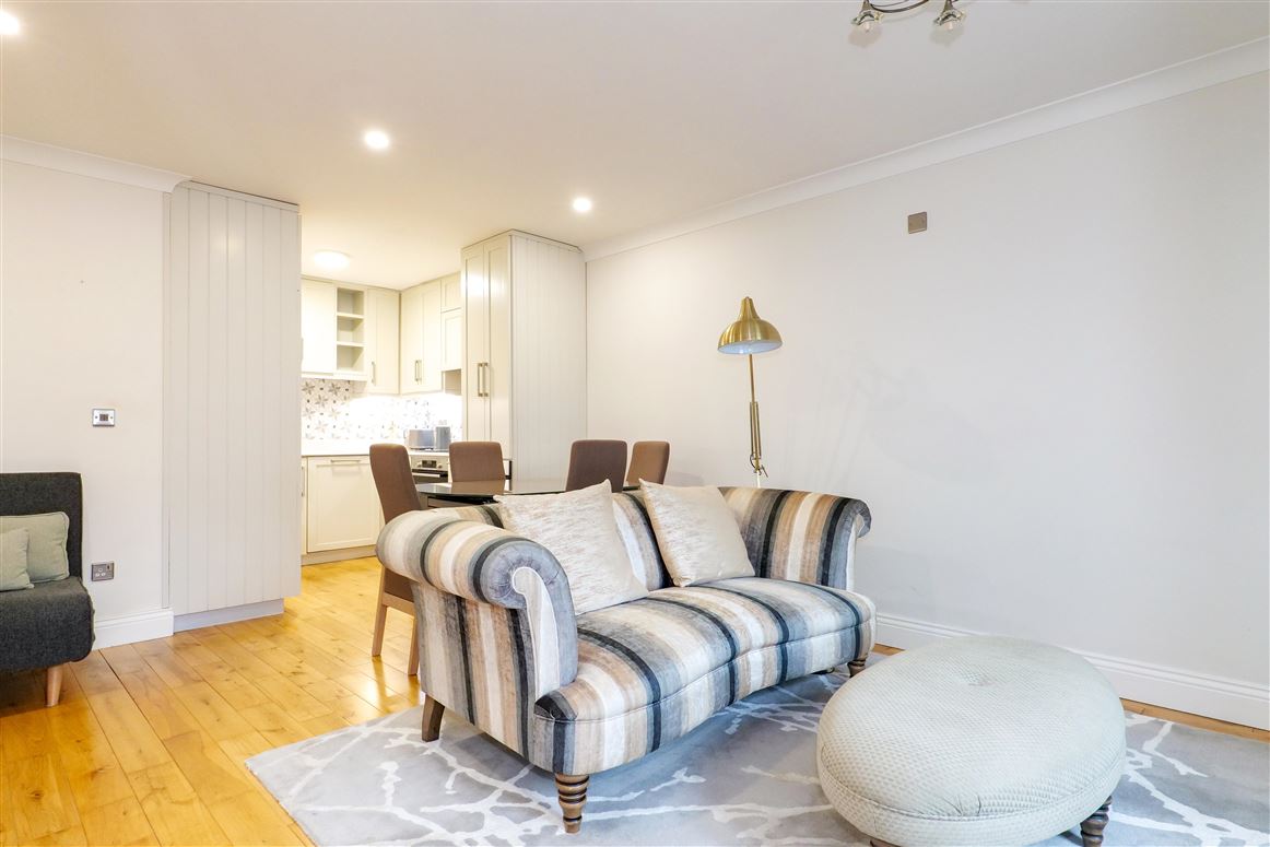 15 Cuirt Eanna, The Long Walk, Galway City