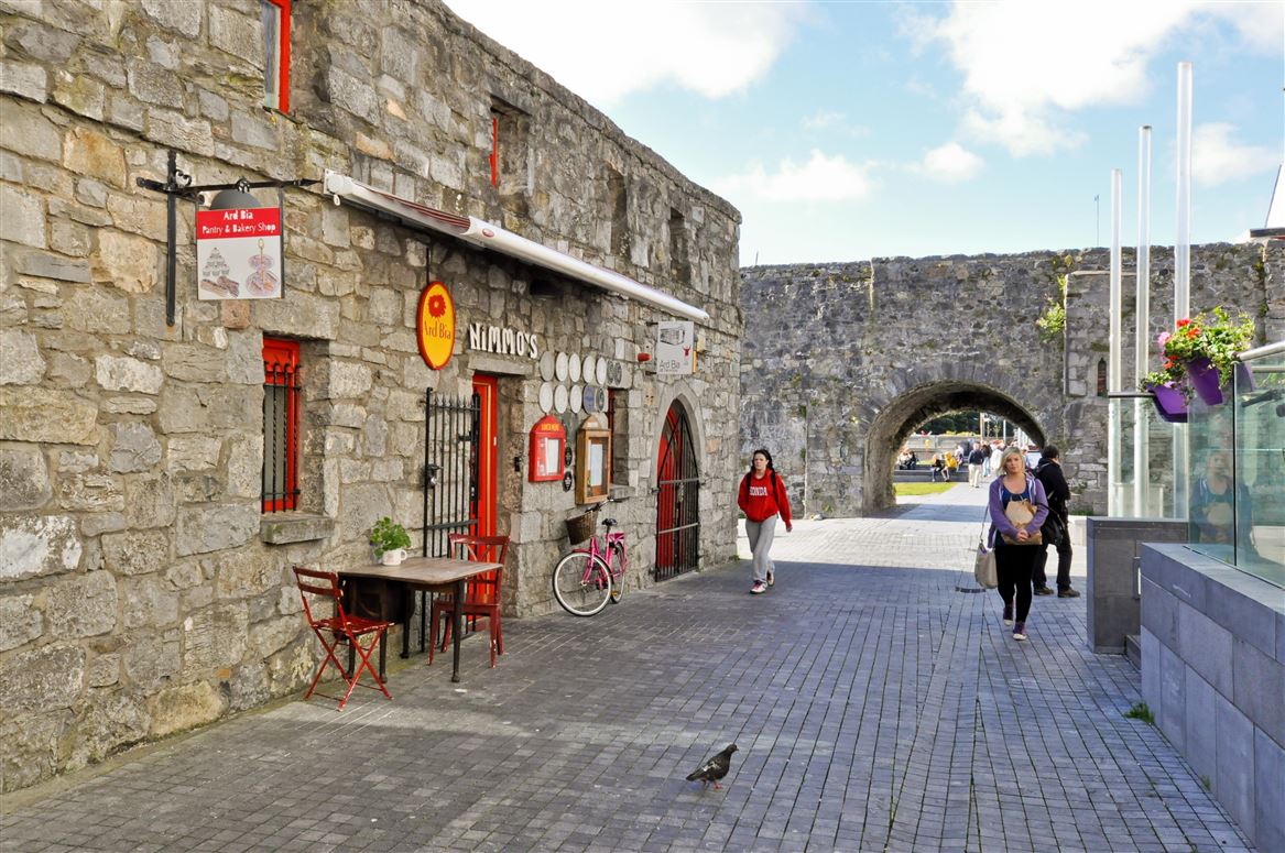 15 Cuirt Eanna, The Long Walk, Galway City