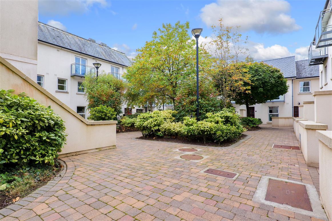 15 Cuirt Eanna, The Long Walk, Galway City