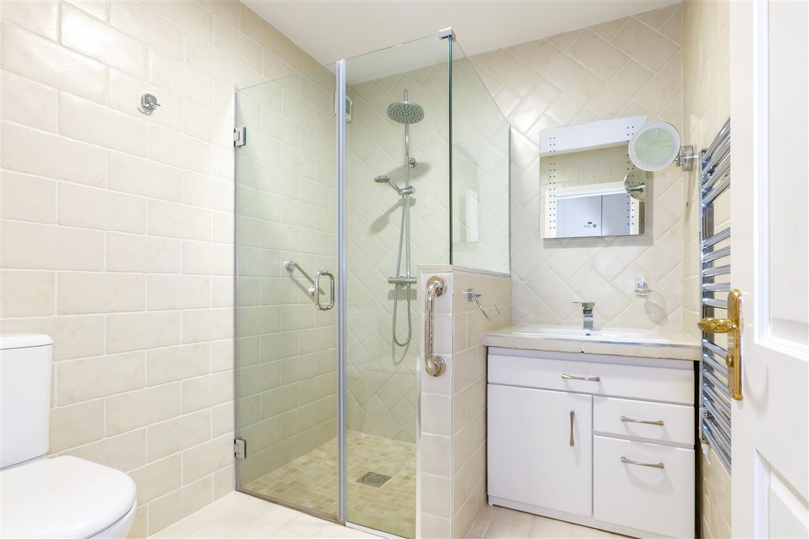 15 Cuirt Eanna, The Long Walk, Galway City