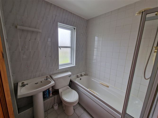 27 Ard Na Gaoithe, Circular Road, Ennis, Co. Clare
