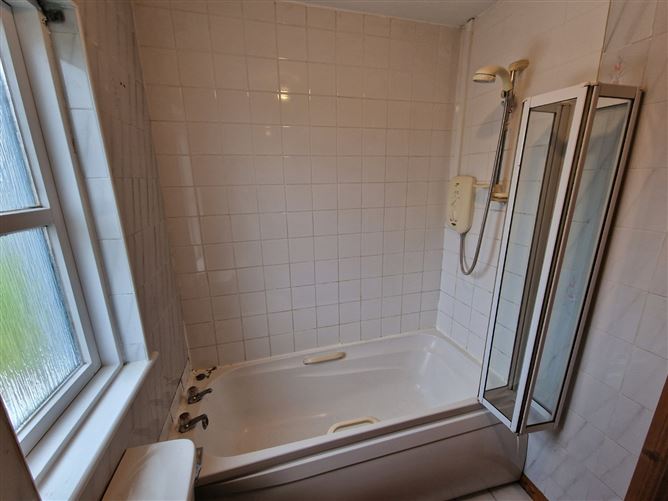 27 Ard Na Gaoithe, Circular Road, Ennis, Co. Clare