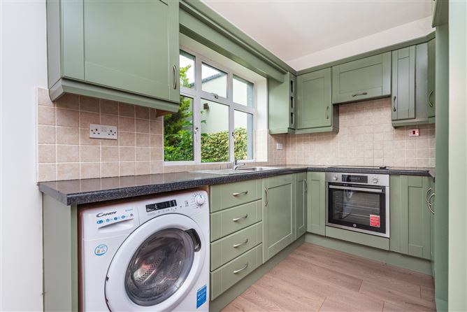 https://photos-a.propertyimages.ie/media/7/1/2/4940217/1df9dba3-cc77-46bd-b64c-67529e84348d_l.jpg