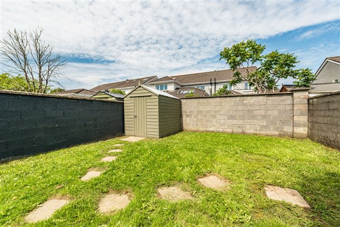 https://photos-a.propertyimages.ie/media/7/1/2/4940217/1df9dba3-cc77-46bd-b64c-67529e84348d_l.jpg