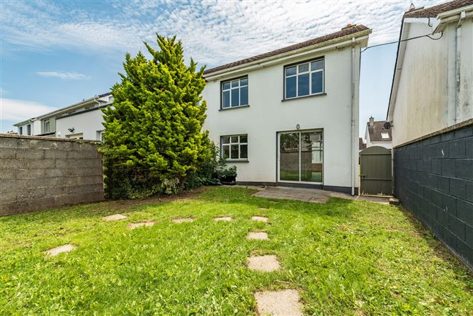 https://photos-a.propertyimages.ie/media/7/1/2/4940217/1df9dba3-cc77-46bd-b64c-67529e84348d_l.jpg