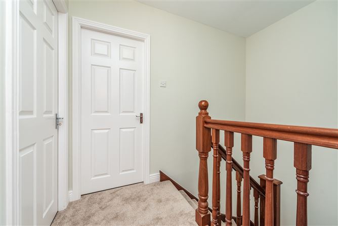 https://photos-a.propertyimages.ie/media/7/1/2/4940217/1df9dba3-cc77-46bd-b64c-67529e84348d_l.jpg