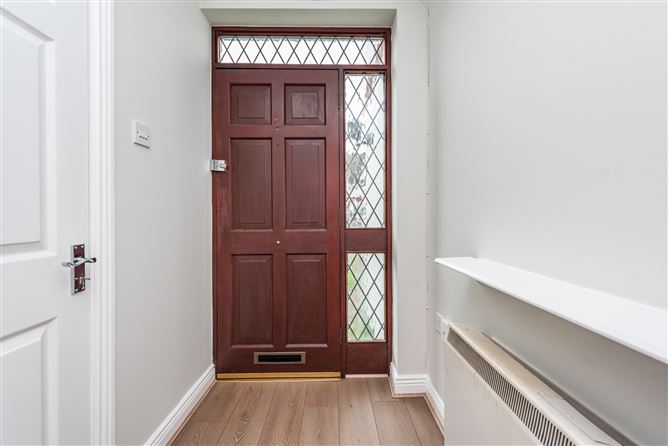 https://photos-a.propertyimages.ie/media/7/1/2/4940217/1df9dba3-cc77-46bd-b64c-67529e84348d_l.jpg