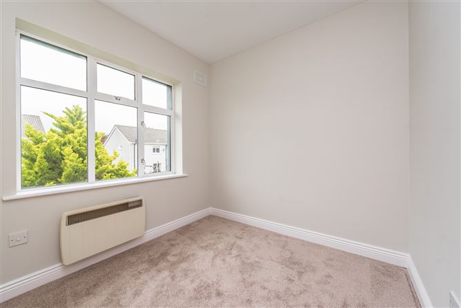 https://photos-a.propertyimages.ie/media/7/1/2/4940217/1df9dba3-cc77-46bd-b64c-67529e84348d_l.jpg