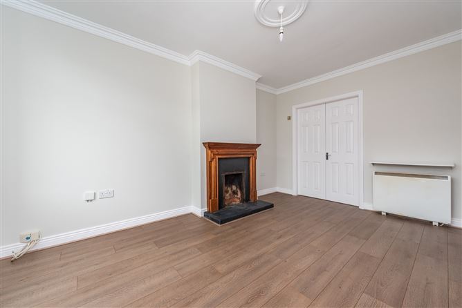 https://photos-a.propertyimages.ie/media/7/1/2/4940217/1df9dba3-cc77-46bd-b64c-67529e84348d_l.jpg