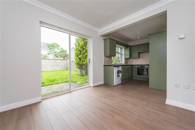 https://photos-a.propertyimages.ie/media/7/1/2/4940217/1df9dba3-cc77-46bd-b64c-67529e84348d_l.jpg