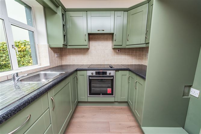 https://photos-a.propertyimages.ie/media/7/1/2/4940217/1df9dba3-cc77-46bd-b64c-67529e84348d_l.jpg