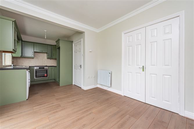 https://photos-a.propertyimages.ie/media/7/1/2/4940217/1df9dba3-cc77-46bd-b64c-67529e84348d_l.jpg