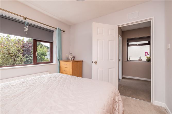 11 Oak Grove, Royal Oak, Santry, Dublin 9