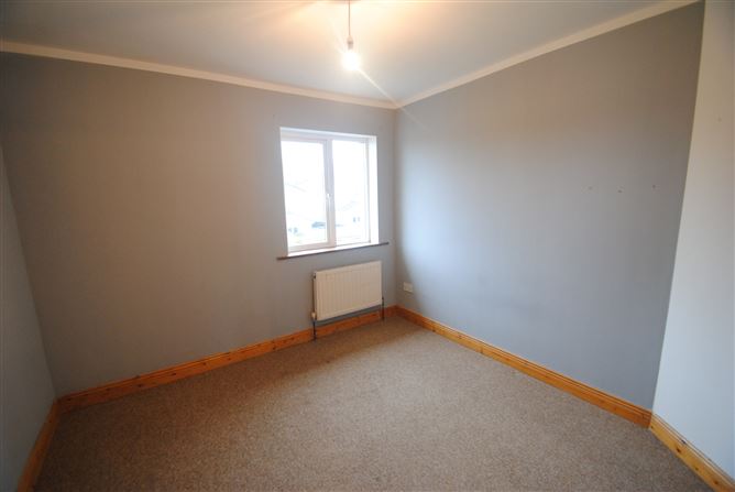 27 Rosslands, Roscrea, Co.Tipperary