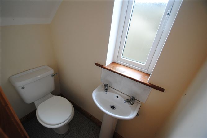 27 Rosslands, Roscrea, Co.Tipperary