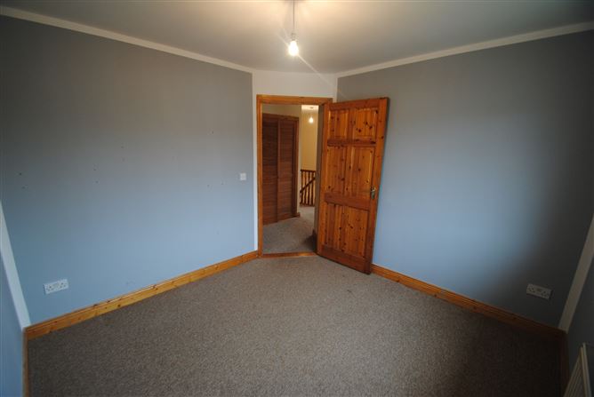 27 Rosslands, Roscrea, Co.Tipperary