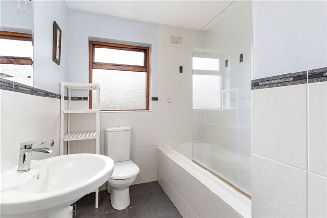 19 Orlagh Green, Scholarstown Road, Knocklyon, Dublin 16