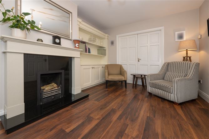 17 The Cedars, Classes Lake, Ovens, Cork