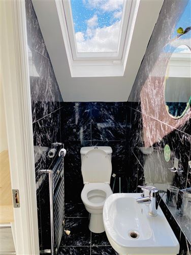Glencairn rise, Leopardstown,   Dublin 18, D18