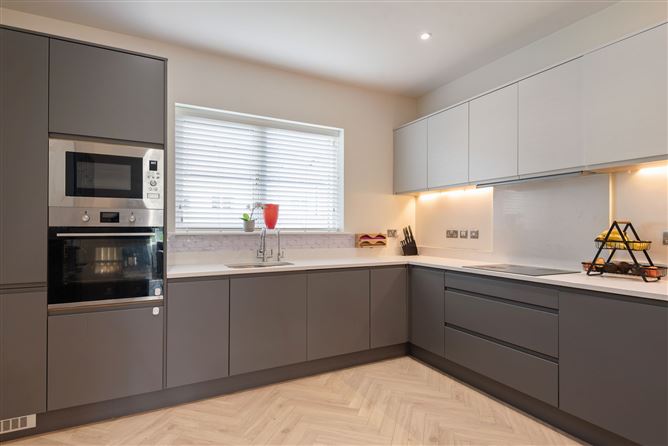 18 Clay Farm Green, Leopardstown, Dublin 18
