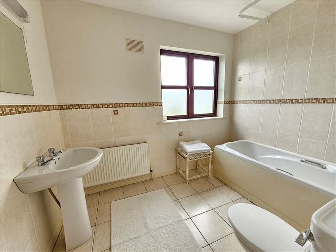 32 Ard Na Mainistreach, Quin, Co. Clare.