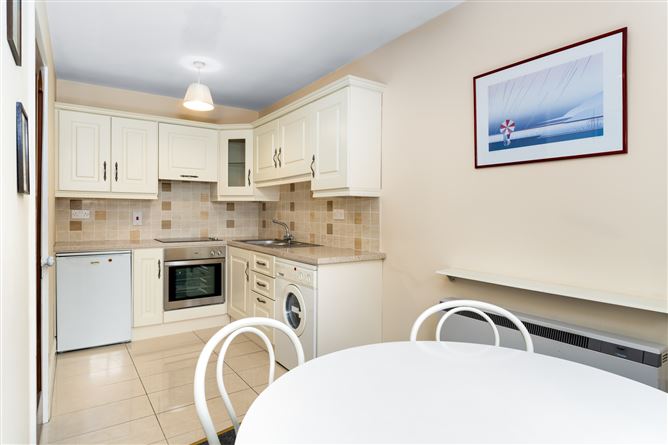25 COLLEGE MANOR, Drumcondra, Dublin 9