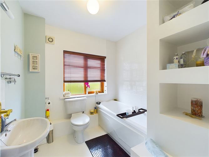 9 Cois Eilbhe, Lisdoonvarna, Co. Clare