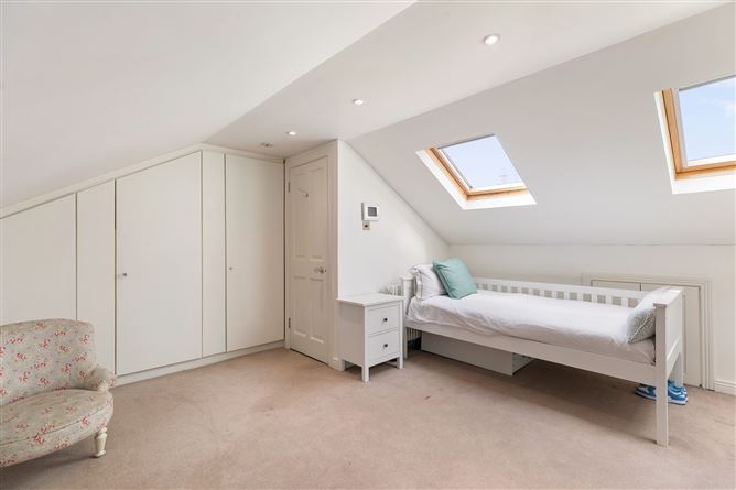 33 Brighton Square, Rathgar,   Dublin 6