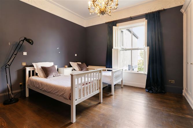 33 Brighton Square, Rathgar,   Dublin 6
