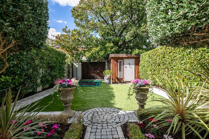 33 Brighton Square, Rathgar,   Dublin 6