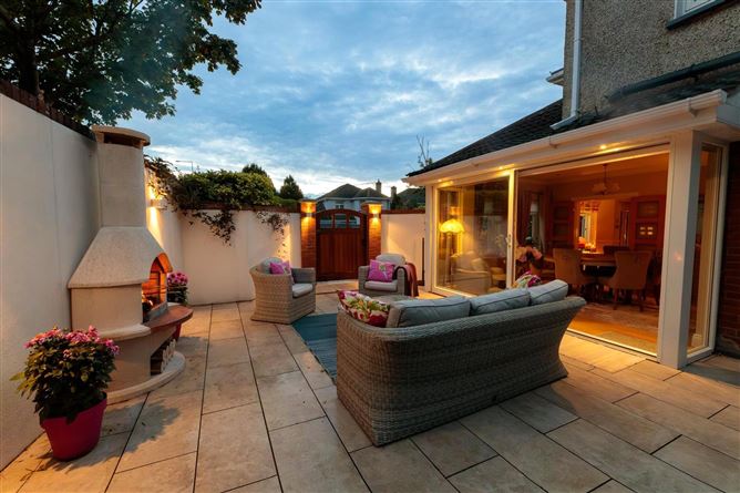 https://photos-a.propertyimages.ie/media/7/1/7/4952717/f9838b62-b2ab-41d8-a3f1-e525eafe158b_l.jpg