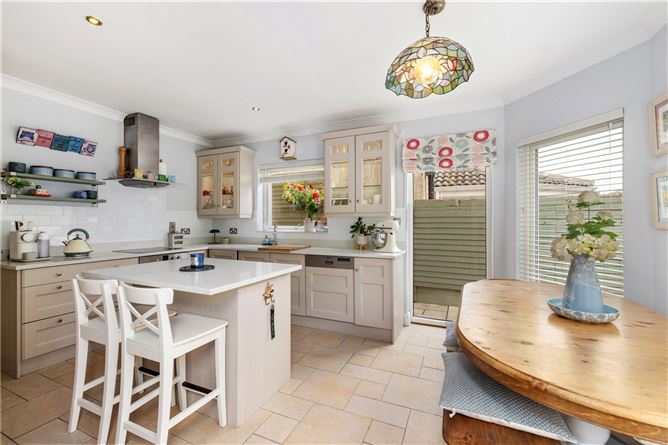 https://photos-a.propertyimages.ie/media/7/1/7/4952717/f9838b62-b2ab-41d8-a3f1-e525eafe158b_l.jpg