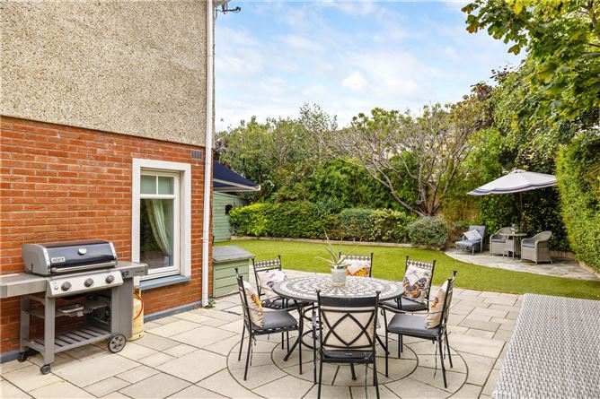 https://photos-a.propertyimages.ie/media/7/1/7/4952717/f9838b62-b2ab-41d8-a3f1-e525eafe158b_l.jpg