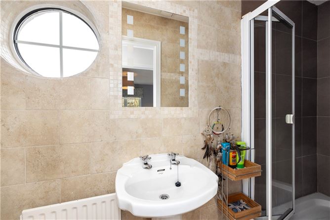 https://photos-a.propertyimages.ie/media/7/1/7/4952717/f9838b62-b2ab-41d8-a3f1-e525eafe158b_l.jpg