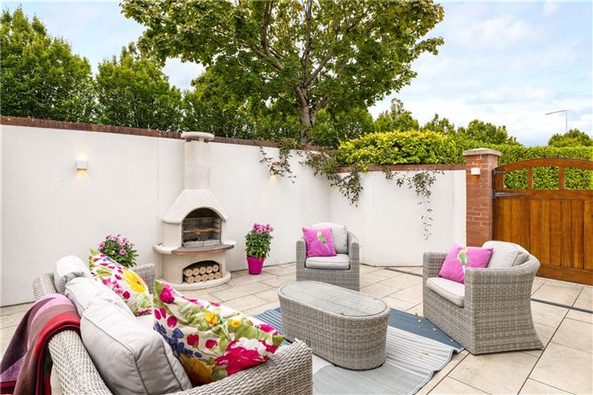 https://photos-a.propertyimages.ie/media/7/1/7/4952717/f9838b62-b2ab-41d8-a3f1-e525eafe158b_l.jpg