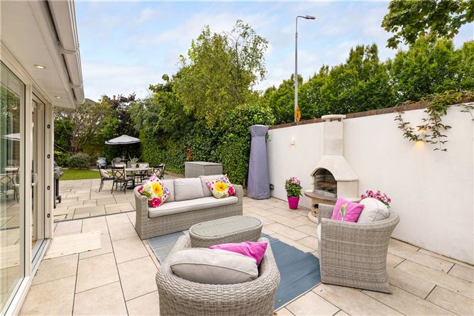 https://photos-a.propertyimages.ie/media/7/1/7/4952717/f9838b62-b2ab-41d8-a3f1-e525eafe158b_l.jpg