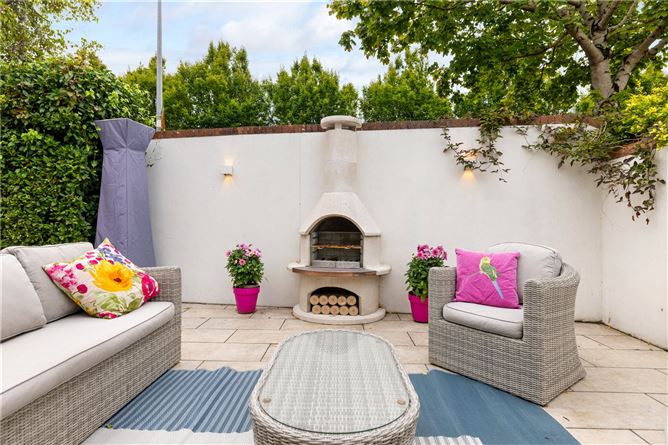 https://photos-a.propertyimages.ie/media/7/1/7/4952717/f9838b62-b2ab-41d8-a3f1-e525eafe158b_l.jpg