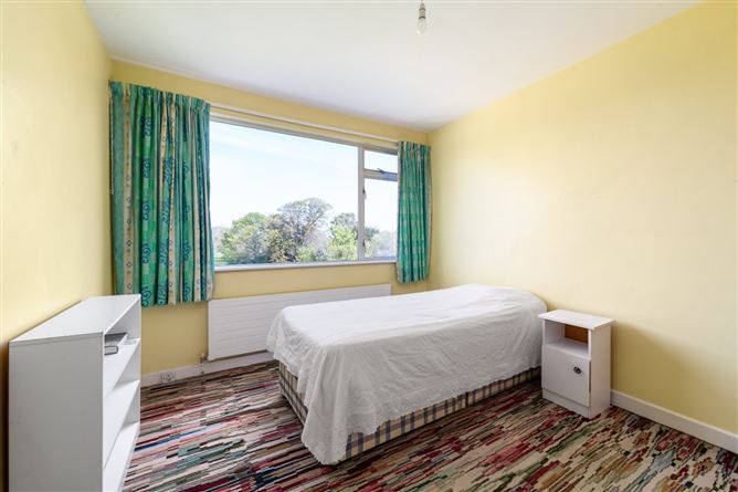 https://photos-a.propertyimages.ie/media/7/1/8/4925817/52572481-28b4-455a-b0a6-1c3f201e04e2_l.jpg