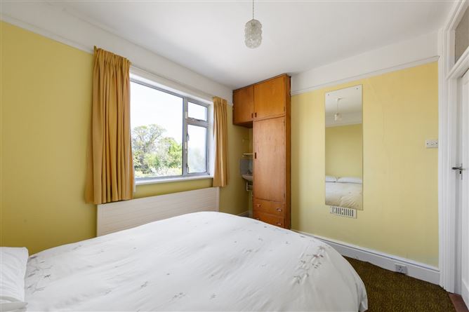 https://photos-a.propertyimages.ie/media/7/1/8/4925817/52572481-28b4-455a-b0a6-1c3f201e04e2_l.jpg